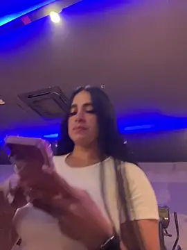 Snapshot of RoseOnYou chatting on May 28, 2026, 7:42 pm RoseOnYou online show from May 28, 2026, 7:42 pm