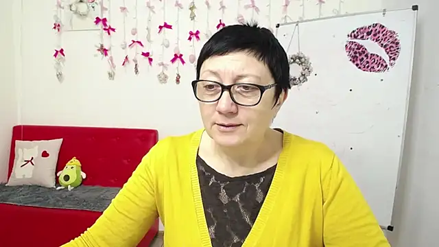 EmilyL0ve online show from April 5, 2026, 5:36 am