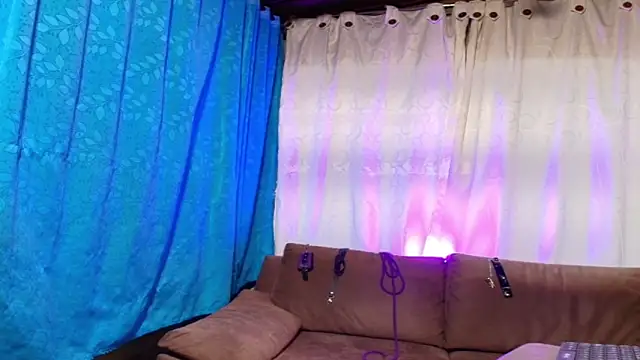 Gabys1610 online show from April 2, 2026, 11:00 pm