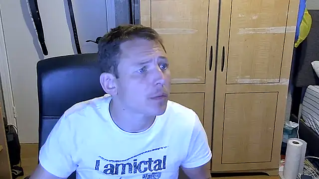 AurinSky online show from June 14, 2026, 2:35 am