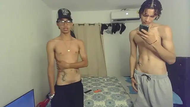 Snapshot of pocket_loversxxx chatting on February 25, 2026, 4:01 am pocket loversxxx online show from February 25, 2026, 4:01 am