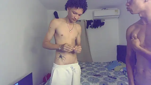 Snapshot of pocket_loversxxx chatting on March 3, 2026, 5:47 am pocket loversxxx online show from March 3, 2026, 5:47 am