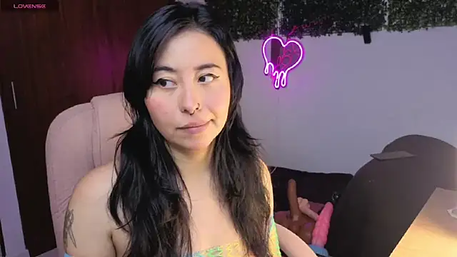 LolaOpalX online show from April 22, 2026, 12:28 am