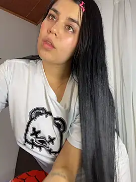 Snapshot of sophyy_white chatting on July 1, 2026, 5:30 am sophyy white online show from July 1, 2026, 5:30 am