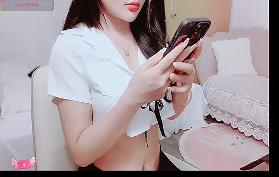 Junnatalie   online show from May 17, 2026, 6:13 am