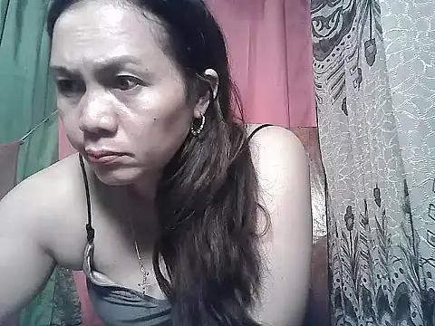 prettymomma24xx online show from April 3, 2026, 6:47 pm