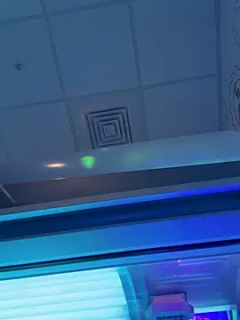 Kourtney5 online show from April 17, 2026, 1:14 pm