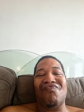 Snapshot of moneyboi1988 chatting on January 6, 2026, 3:05 pm moneyboi1988 online show from January 6, 2026, 3:05 pm