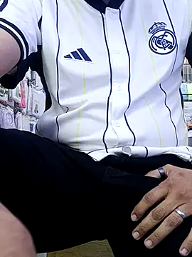 Snapshot of XHeterox chatting on January 8, 2026, 8:04 pm XHeterox online show from January 8, 2026, 8:04 pm