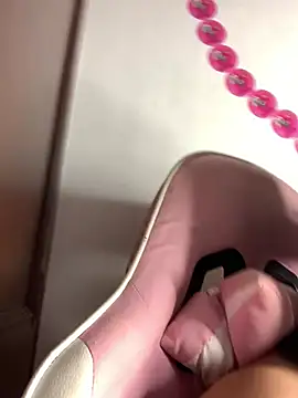 DulcePiink online show from March 3, 2026, 7:54 pm