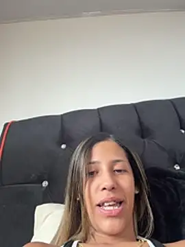 Snapshot of vicky_bass_ chatting on June 3, 2026, 2:33 pm vicky bass online show from June 3, 2026, 2:33 pm