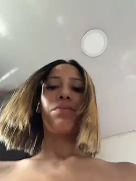 Snapshot of vicky_bass_ chatting on July 17, 2026, 5:32 pm vicky bass online show from July 17, 2026, 5:32 pm