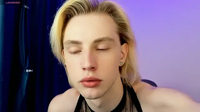 lucidangelok1 online show from April 10, 2026, 7:26 am