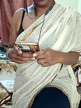 Snapshot of Meena_Meenakshi chatting on February 1, 2026, 6:33 am Meena Meenakshi online show from February 1, 2026, 6:33 am