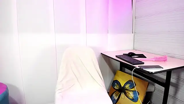 Snapshot of Sue_blue chatting on February 19, 2026, 3:47 am Sue blue online show from February 19, 2026, 3:47 am