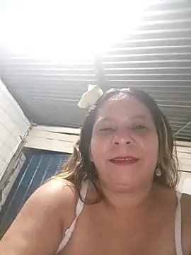 chiquitahot  online show from April 15, 2026, 2:28 am