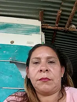 chiquitahot  online show from April 5, 2026, 6:47 pm