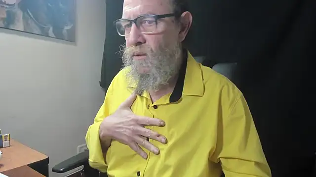 Snapshot of Uncle_Hottie chatting on February 5, 2026, 2:57 pm Uncle Hottie online show from February 5, 2026, 2:57 pm