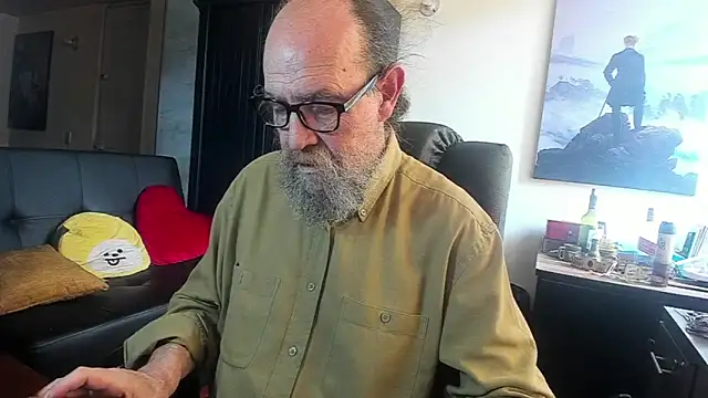 Snapshot of Uncle_Hottie chatting on June 2, 2026, 7:03 pm Uncle Hottie online show from June 2, 2026, 7:03 pm