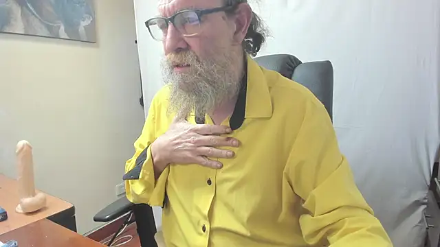 Snapshot of Uncle_Hottie chatting on February 27, 2026, 5:13 pm Uncle Hottie online show from February 27, 2026, 5:13 pm