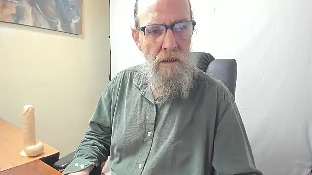Snapshot of Uncle_Hottie chatting on March 4, 2026, 6:04 pm Uncle Hottie online show from March 4, 2026, 6:04 pm