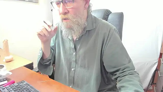 Snapshot of Uncle_Hottie chatting on February 15, 2026, 7:57 pm Uncle Hottie online show from February 15, 2026, 7:57 pm