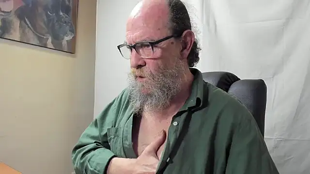 Snapshot of Uncle_Hottie chatting on February 10, 2026, 9:47 pm Uncle Hottie online show from February 10, 2026, 9:47 pm