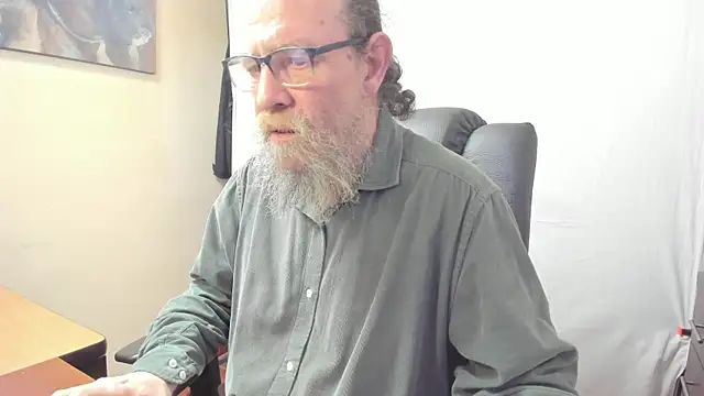 Snapshot of Uncle_Hottie chatting on February 20, 2026, 6:32 pm Uncle Hottie online show from February 20, 2026, 6:32 pm