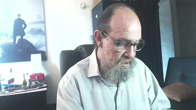 Snapshot of Uncle_Hottie chatting on July 10, 2026, 3:12 pm Uncle Hottie online show from July 10, 2026, 3:12 pm