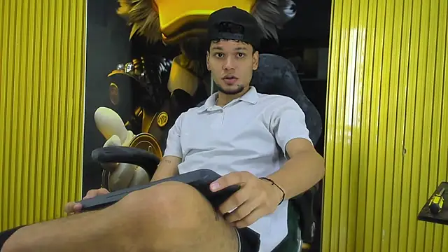 Snapshot of Lucas_hot_20 chatting on January 17, 2026, 5:22 am Lucas hot 20 online show from January 17, 2026, 5:22 am