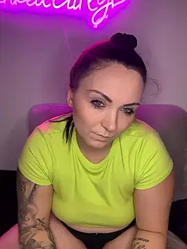 Snapshot of InkedCurly_L chatting on January 10, 2026, 8:37 pm InkedCurly L online show from January 10, 2026, 8:37 pm