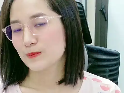 Snapshot of Shulee- chatting on April 21, 2026, 2:47 am Shulee- online show from April 21, 2026, 2:47 am
