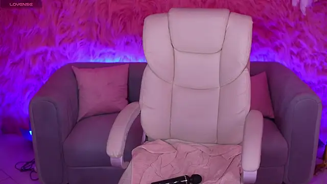 AlexaFleur online show from April 11, 2026, 6:32 am