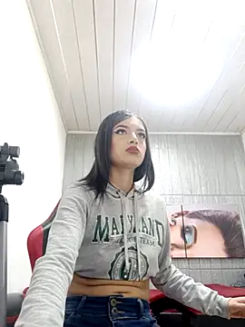 honeyluxe  online show from February 27, 2026, 4:23 am