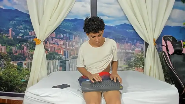 jhonaEstrada online show from January 15, 2026, 4:27 am