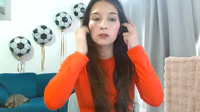 Snapshot of Almaglow_ chatting on July 7, 2026, 1:58 pm Almaglow online show from July 7, 2026, 1:58 pm