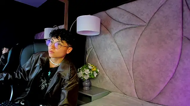 velvet mystic online show from April 17, 2026, 3:42 am