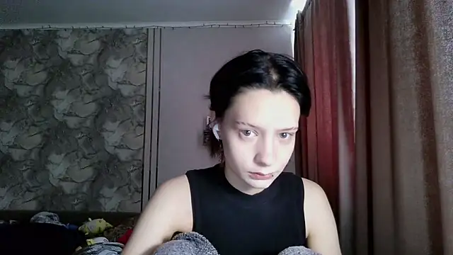 Snapshot of LxayBloom chatting on February 16, 2026, 9:19 am LxayBloom online show from February 16, 2026, 9:19 am