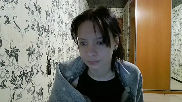 LxayBloom online show from April 17, 2026, 2:03 am