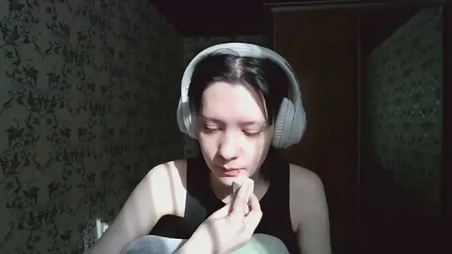 LxayBloom online show from March 16, 2026, 6:39 am