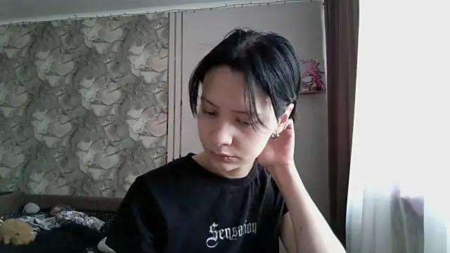 Snapshot of LxayBloom chatting on February 9, 2026, 8:45 am LxayBloom online show from February 9, 2026, 8:45 am