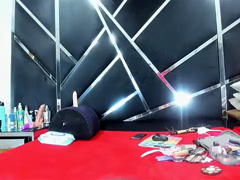 Snapshot of LauraScarlet chatting on March 2, 2026, 4:24 am LauraScarlet online show from March 2, 2026, 4:24 am