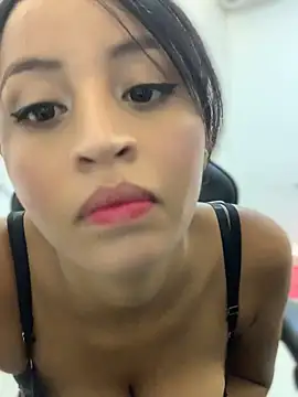 Snapshot of PaulaSweetFire_ chatting on May 5, 2026, 9:51 pm PaulaSweetFire online show from May 5, 2026, 9:51 pm