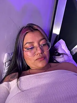 queen of you heart online show from April 17, 2026, 5:05 pm