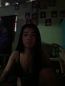 Snapshot of EnviousMaddie chatting on April 24, 2026, 8:05 am EnviousMaddie online show from April 24, 2026, 8:05 am