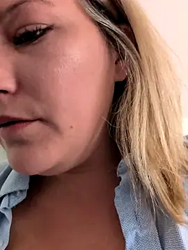 Snapshot of Pxetiteblonde1 chatting on July 15, 2026, 10:33 am Pxetiteblonde1 online show from July 15, 2026, 10:33 am