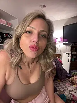 Snapshot of cutestlilkales chatting on March 3, 2026, 1:23 am cutestlilkales online show from March 3, 2026, 1:23 am