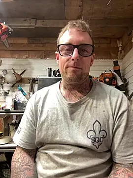 WIDBIGWHITECOCK online show from January 19, 2026, 6:17 am