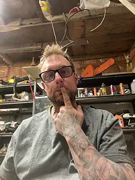 WIDBIGWHITECOCK online show from April 12, 2026, 4:27 am