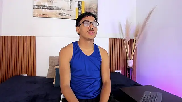 Snapshot of Julian_Dark_ chatting on February 5, 2026, 3:35 am Julian Dark online show from February 5, 2026, 3:35 am